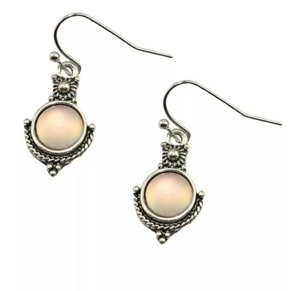 🎀 Stunning Moon Stone Drop Earrings - Picture 2 of 6